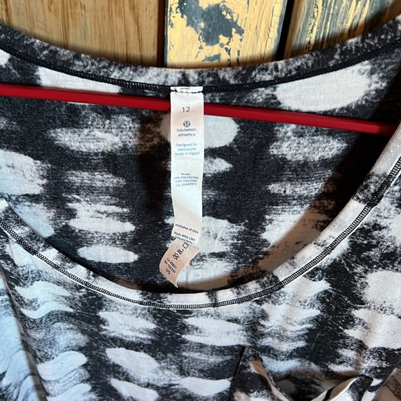 Lululemon Tee - Picture 2 of 5